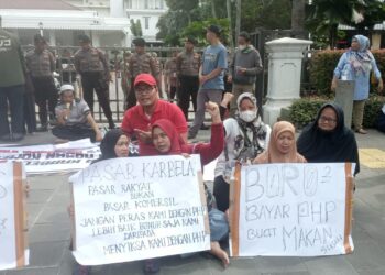 Pedagang Pasar Tradisional Jakarta Protes Kebijakan PD Pasar Jaya yang Dinilai Menindas