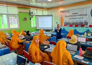MAFINDO Padang dan MTsN 6 Kota Padang Gelar “AI Goes To School” untuk Tingkatkan Literasi Digital Guru