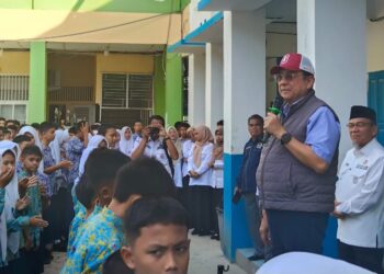 Irman Gusman Salurkan PIP Rp1,205 Miliar untuk 2.008 Siswa di 13 Daerah Sumatera Barat